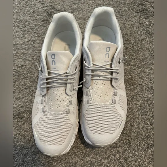 On cloud Women’s Cloud 6 - Picture 1 of 12